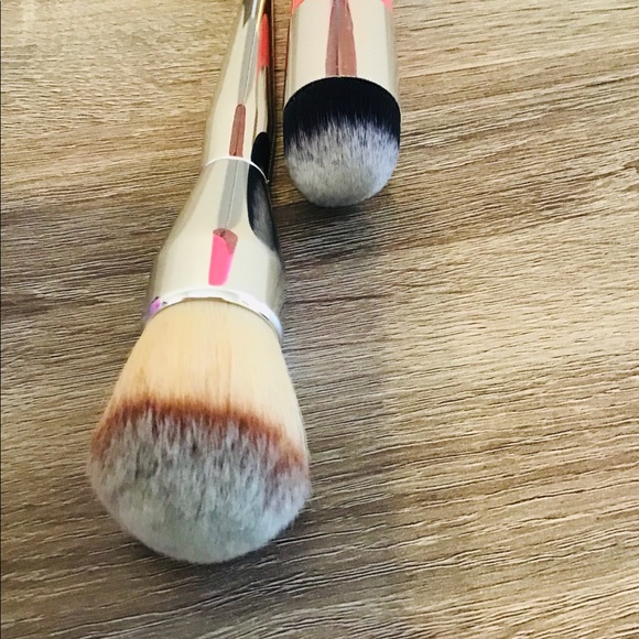 ✨❤️2pcs Big and beautiful Makeup brushes Included Powder Brush,Foundation Brush - Picture 4 of 7